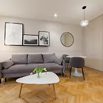 Appartement With Balcony And Views, Old Town, Metro Warschau