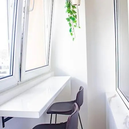 With Balcony And Views, Old Town, Metro *