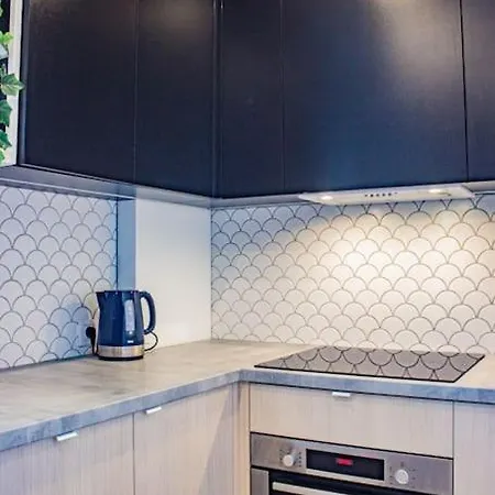 Apartment With Balcony And Views, Old Town, Metro *