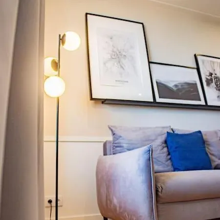 With Balcony And Views, Old Town, Metro Apartment