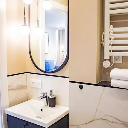 Apartment With Balcony And Views, Old Town, Metro *