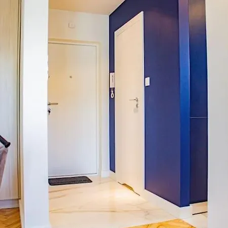 Apartment With Balcony And Views, Old Town, Metro *