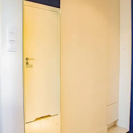 Apartment With Balcony And Views, Old Town, Metro Warsaw