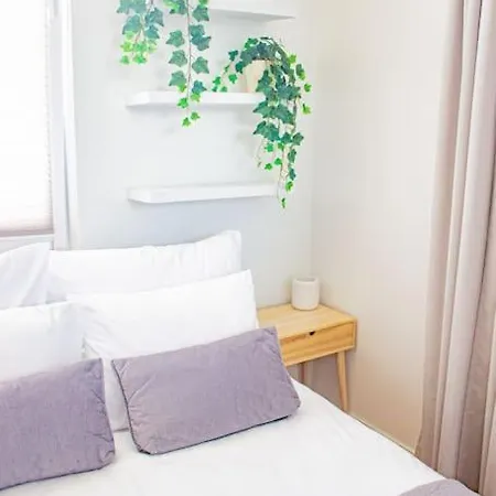 With Balcony And Views, Old Town, Metro Apartment Warsaw