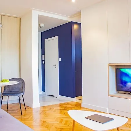 Apartment With Balcony And Views, Old Town, Metro Warsaw
