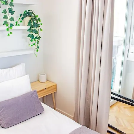 Apartment With Balcony And Views, Old Town, Metro Warsaw