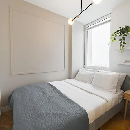 Appartement With Balcony And Views, Old Town, Metro