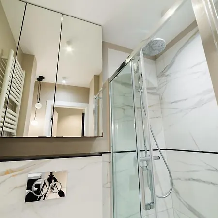 With Balcony And Views, Old Town, Metro Daire Varşova