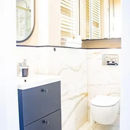 Apartament With Balcony And Views, Old Town, Metro Warszawa
