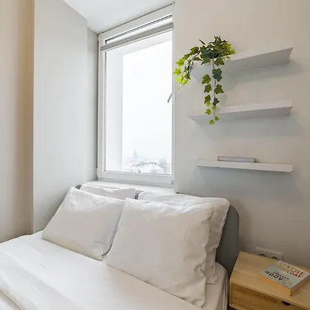 Apartment With Balcony And Views, Old Town, Metro