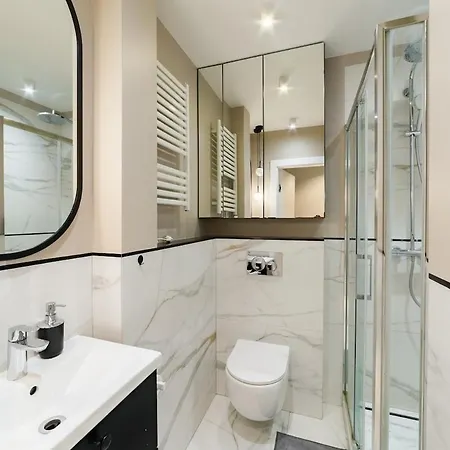 Apartment With Balcony And Views, Old Town, Metro *