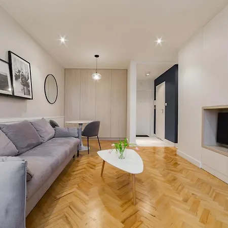 With Balcony And Views, Old Town, Metro Warszawa